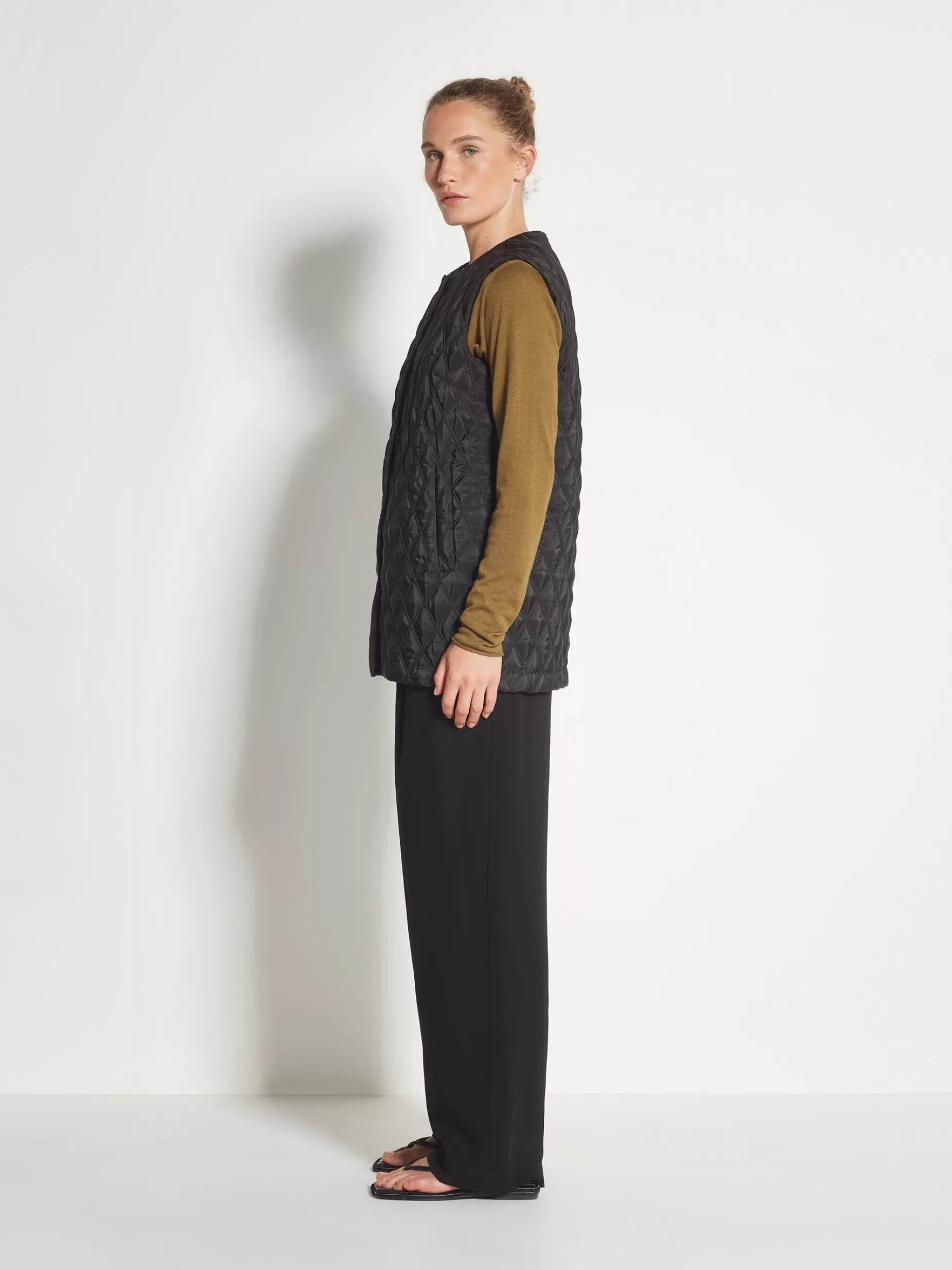 daily_vest_quilted_diamond_2.webp Women Juliette Hogan Daily Vest Quilted Diamond