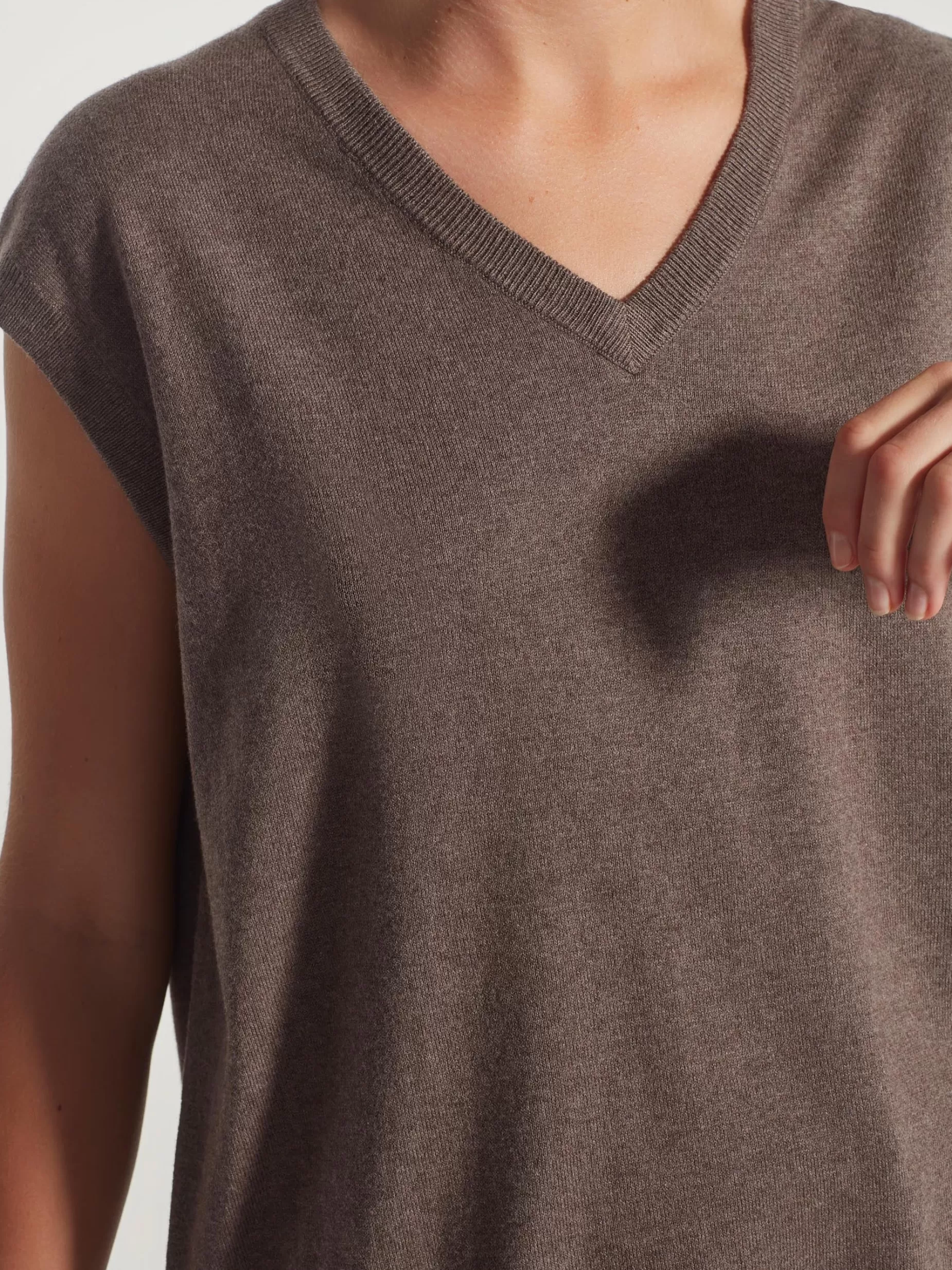 jhl_vest_cotton_cashmere_4-5.webp Women Juliette Hogan Jhl Vest Cotton Cashmere