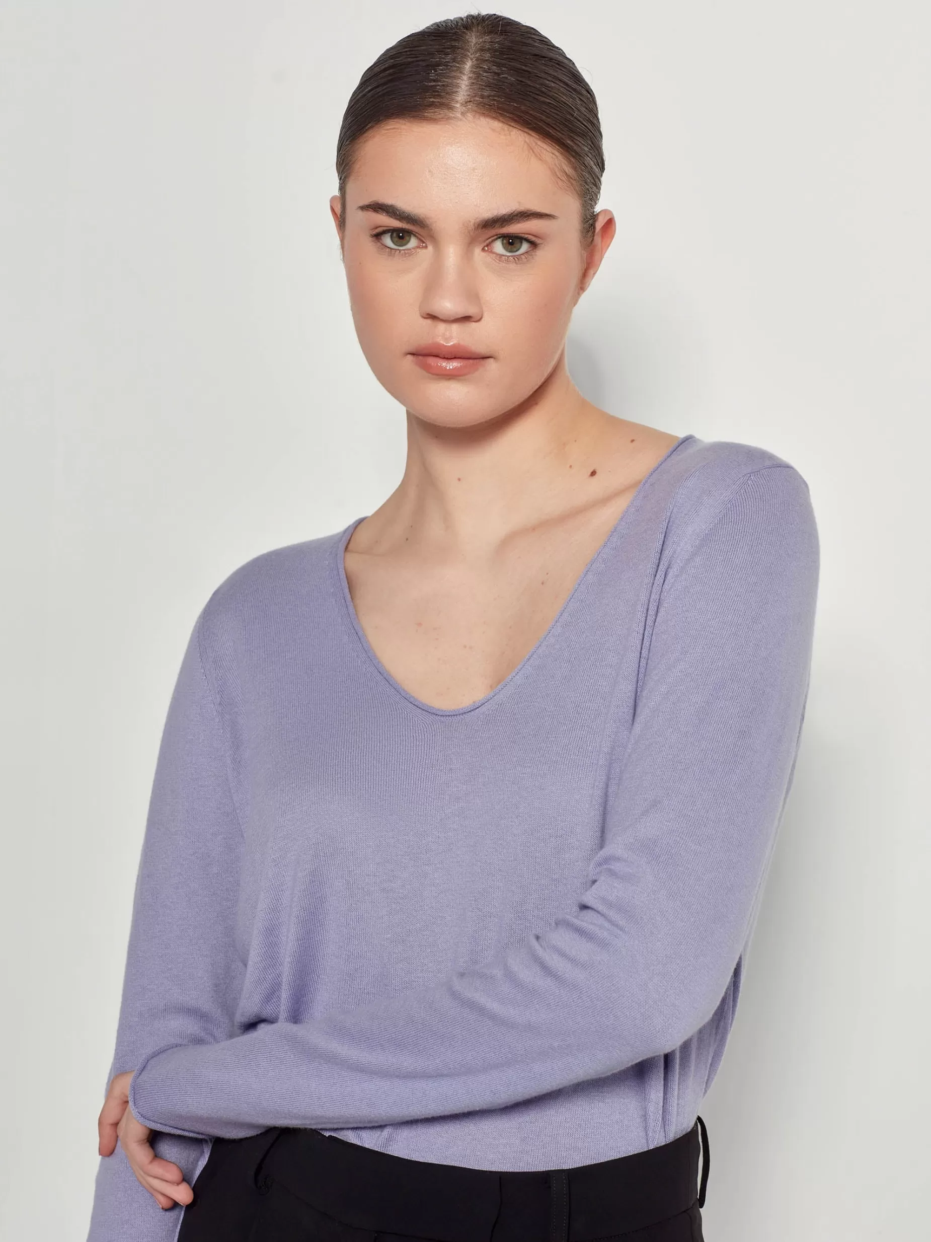 jhl_vneck_ls_t_fine_cotton_cashmere_3-5.webp Women Juliette Hogan Jhl V-Neck L/S T Fine Cotton Cashmere