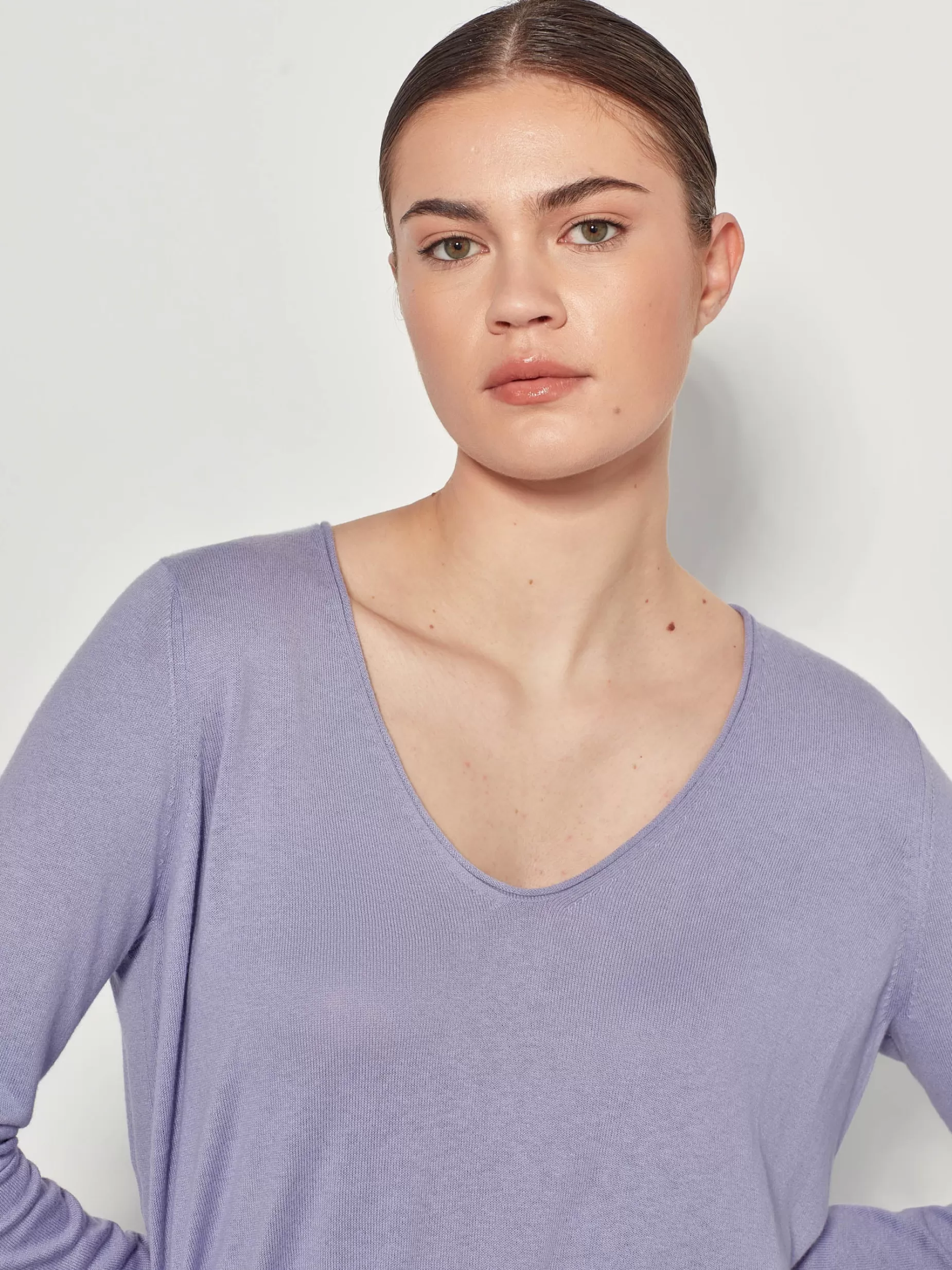 jhl_vneck_ls_t_fine_cotton_cashmere_4-1.webp Women Juliette Hogan Jhl V-Neck L/S T Fine Cotton Cashmere