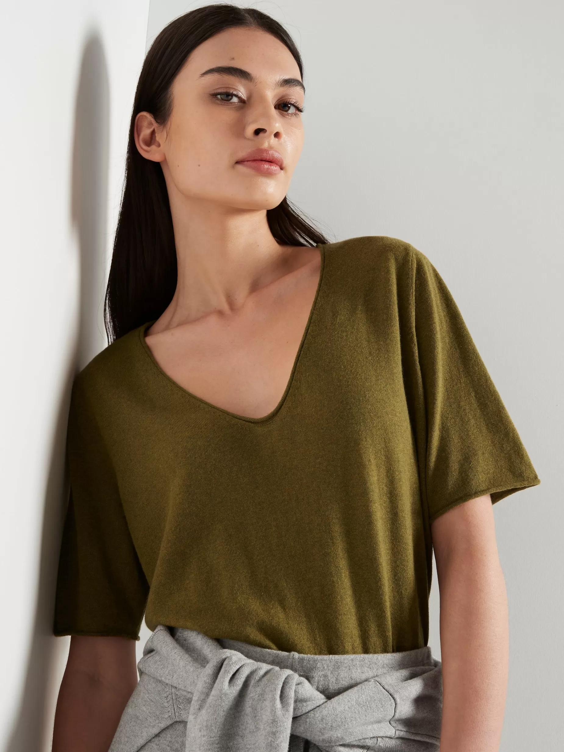 jhl_vneck_t_fine_cotton_cashmere_2-3.webp Women Juliette Hogan Jhl V-Neck T Fine Cotton Cashmere